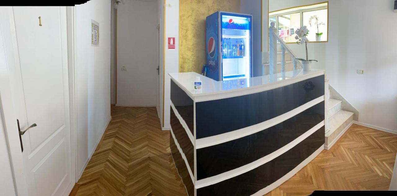 Casa Cattleya Hotel Târgu Jiu Екстериор снимка