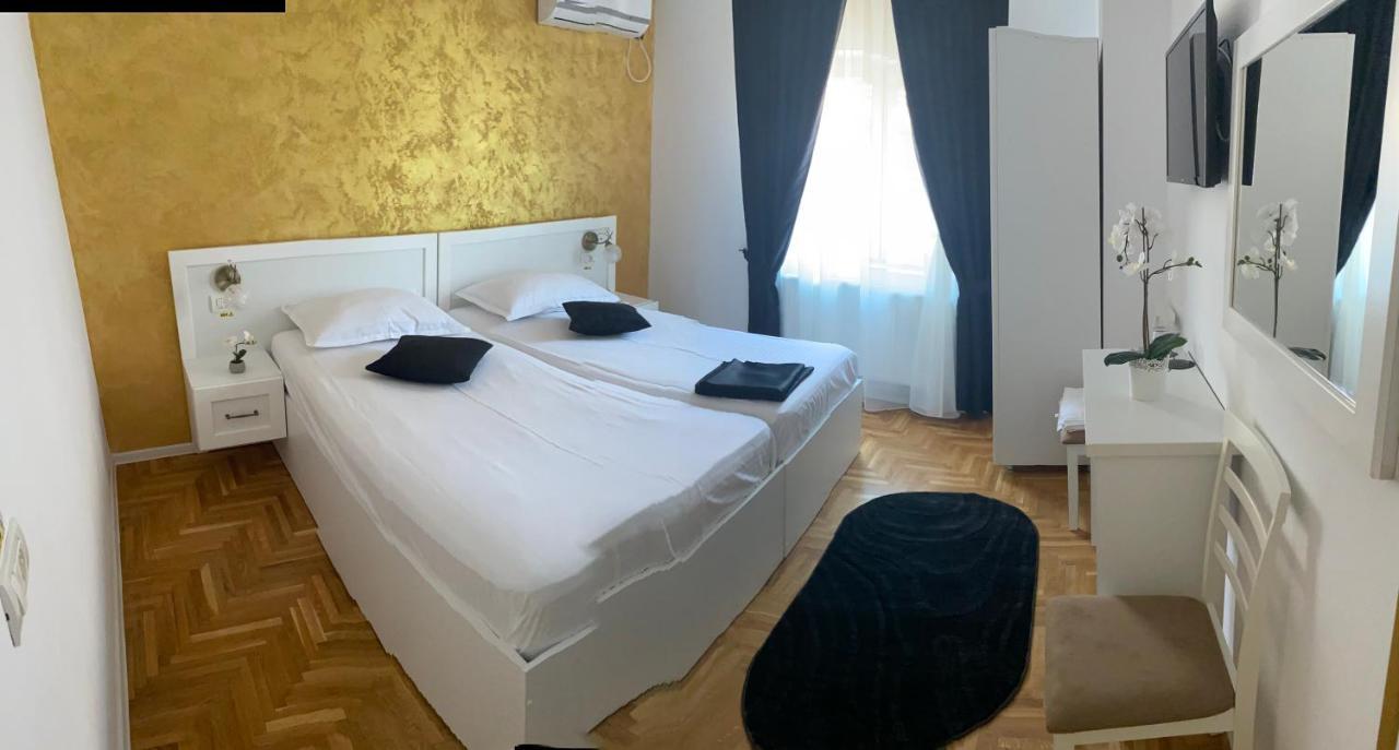 Casa Cattleya Hotel Târgu Jiu Екстериор снимка